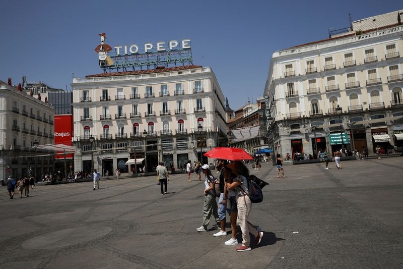 Madrid's poor neighbourhoods clamour for more trees to cool streets in deadly heatwaves