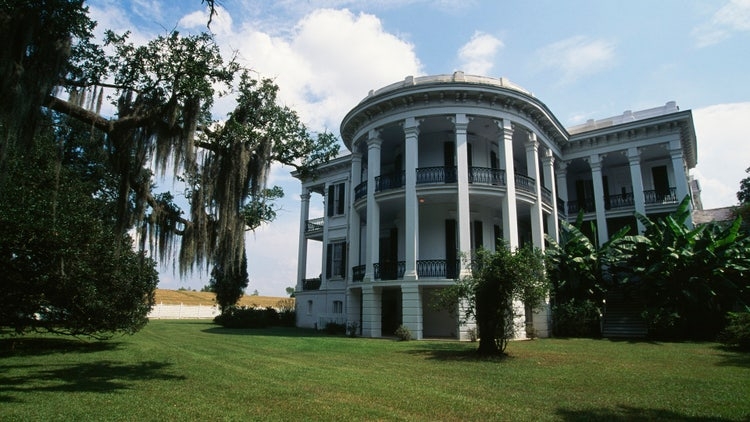 The Nottoway Plantation fire destroyed the South's largest antebellum mansion — and sparked an online firestorm in the process