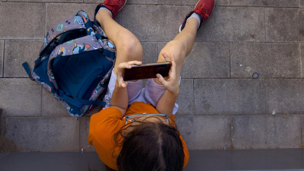 France among EU states to test age-check app to protect children online