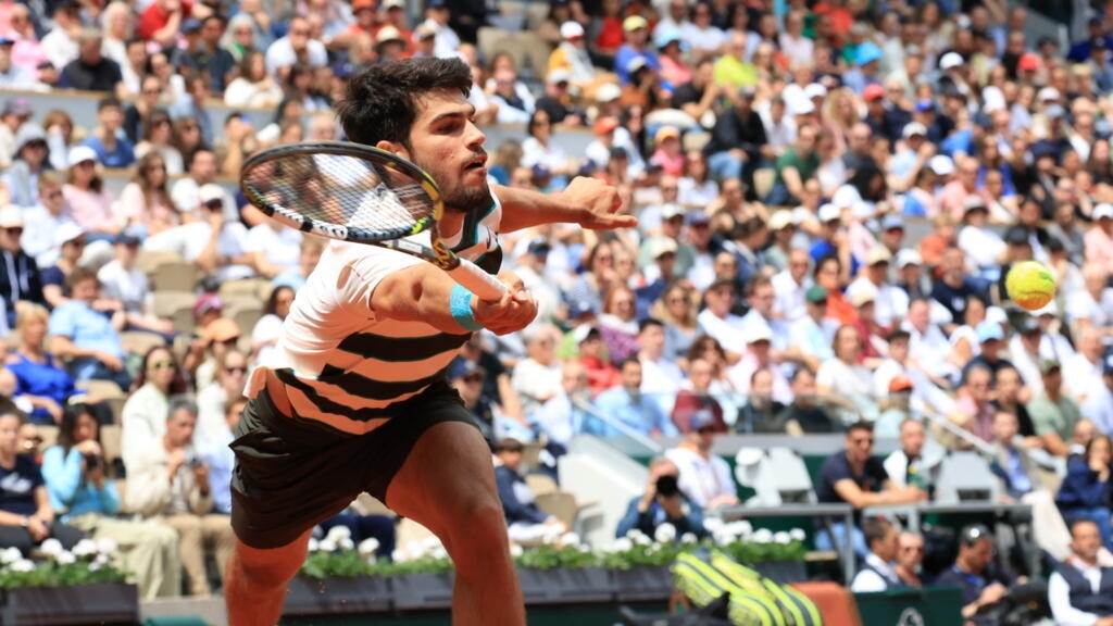Alcaraz overcomes second set blip to advance to third round at French Open
