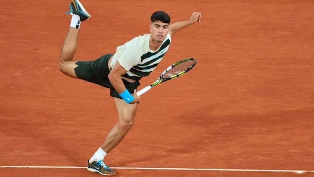 Roland Garros: Five things we learned on Day 4: Defending champions chomp