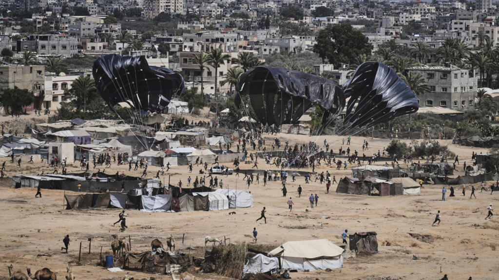 France to begin air-dropping 40 tonnes of food aid into Gaza