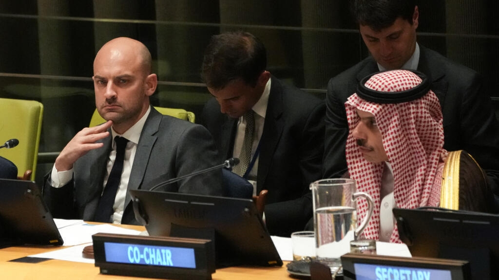 France says 'no alternative' to two-state solution for Israel, Palestinians