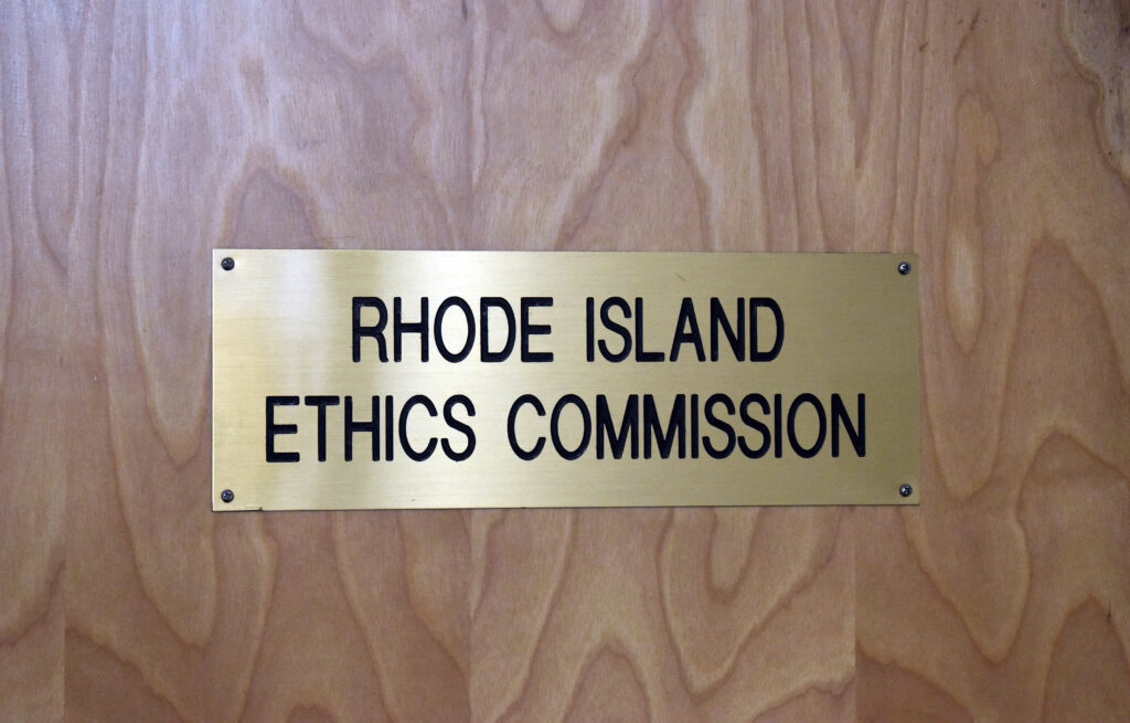 Ethics panel moves forward with rule change to subject lobbyists to gift limits