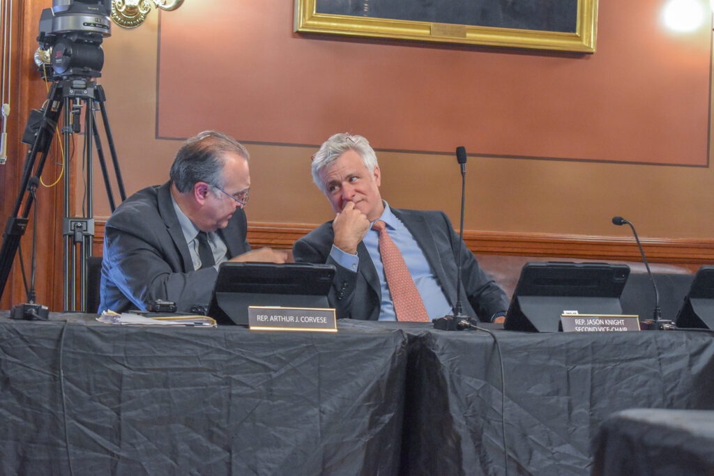 House panel reconsiders, approves bill to make underage online gambling a misdemeanor