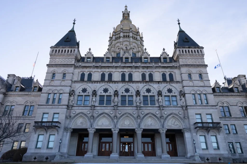 Conn. State Police contract: House approves raises for troopers