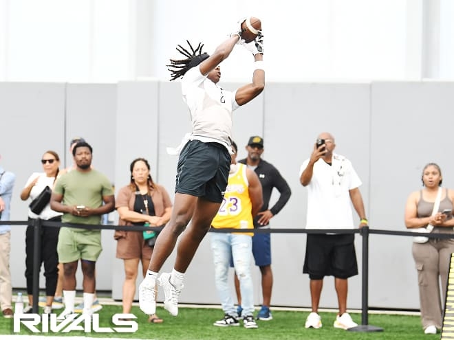 Clemson lands big commitments from small receivers