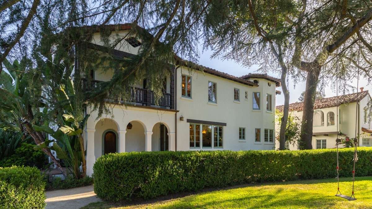 Acacia Mansion in Photos