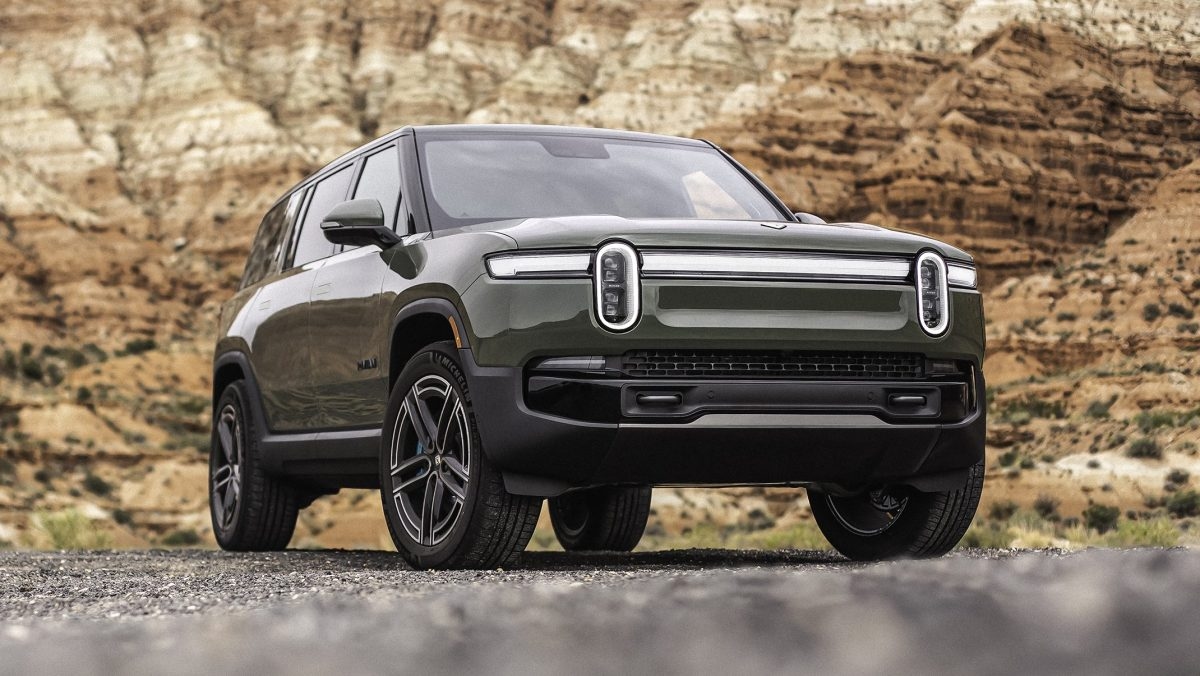 Road Test: The New 1,025 HP Rivian R1S Is a Rock-Crawling Speed Demon