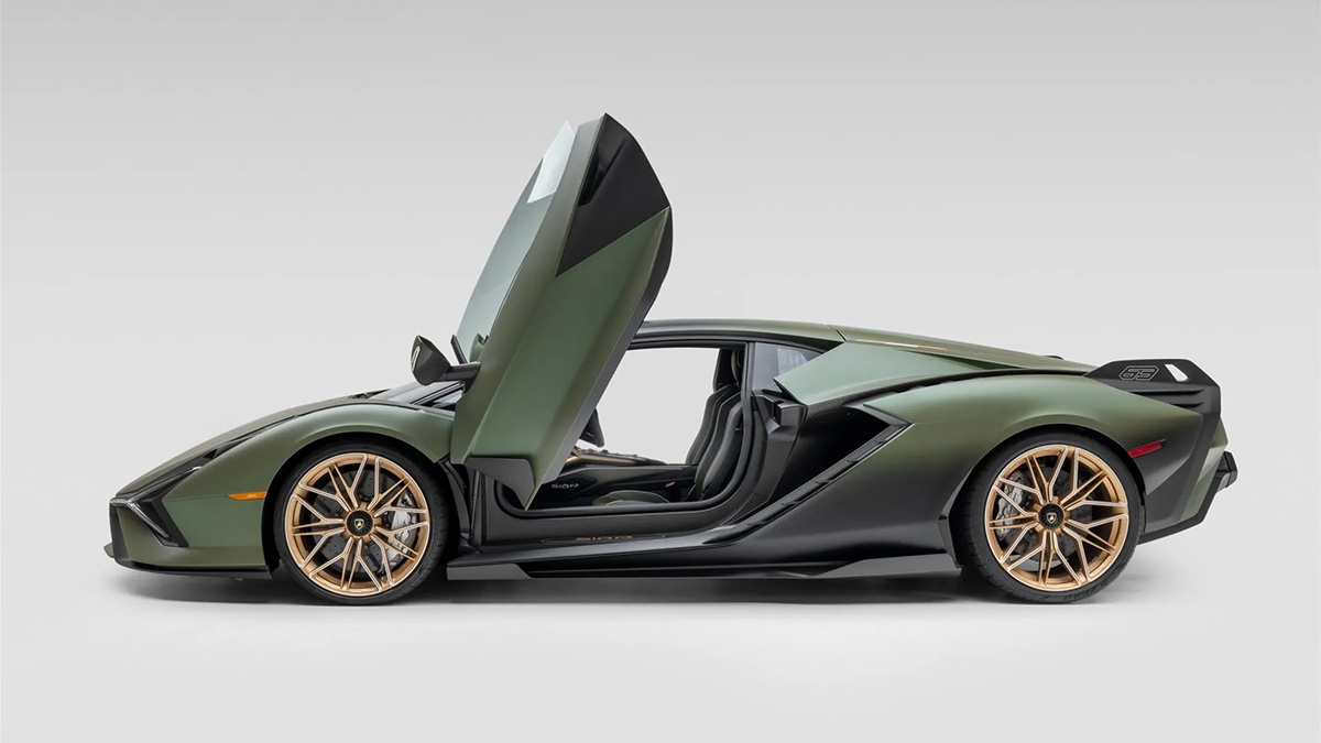 The Barely Driven 2021 Lamborghini Sían FKP 37 in Photos