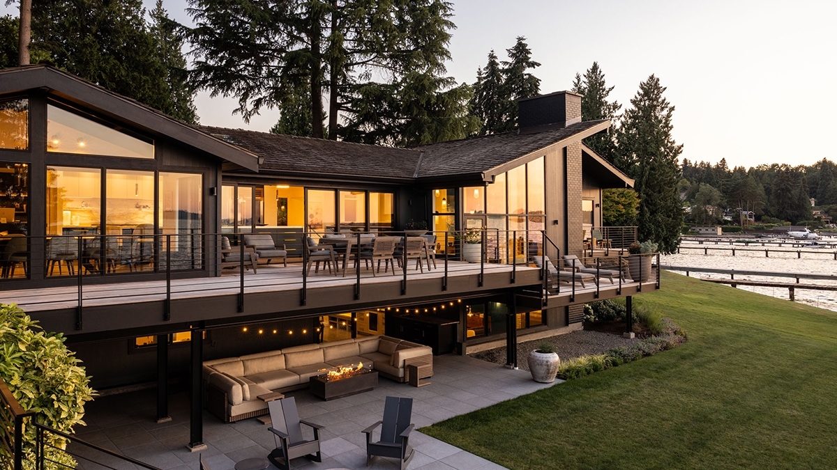 This Once-Drab Midcentury Home Near Seattle Just Got a Luxe Jewel-Toned Makeover