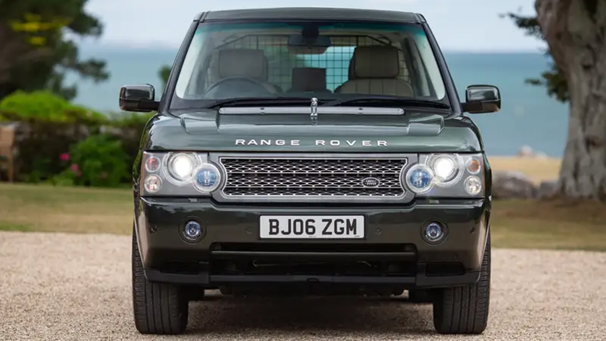 Queen Elizabeth's 2006 Land Rover Range Rover in Photos