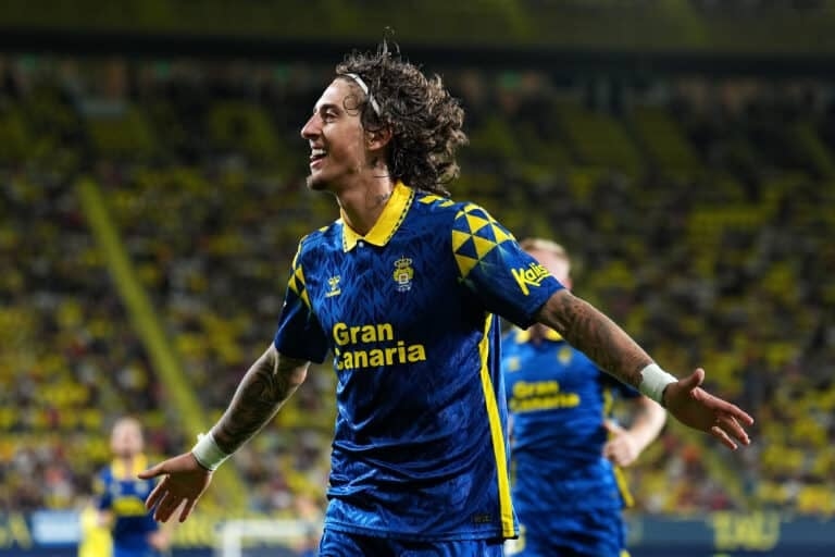 Roma hold exploratory talks for Fabio Silva