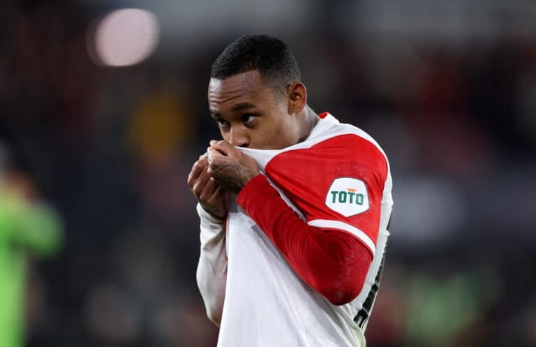 Paixao offered to Roma, Leeds remain favorites