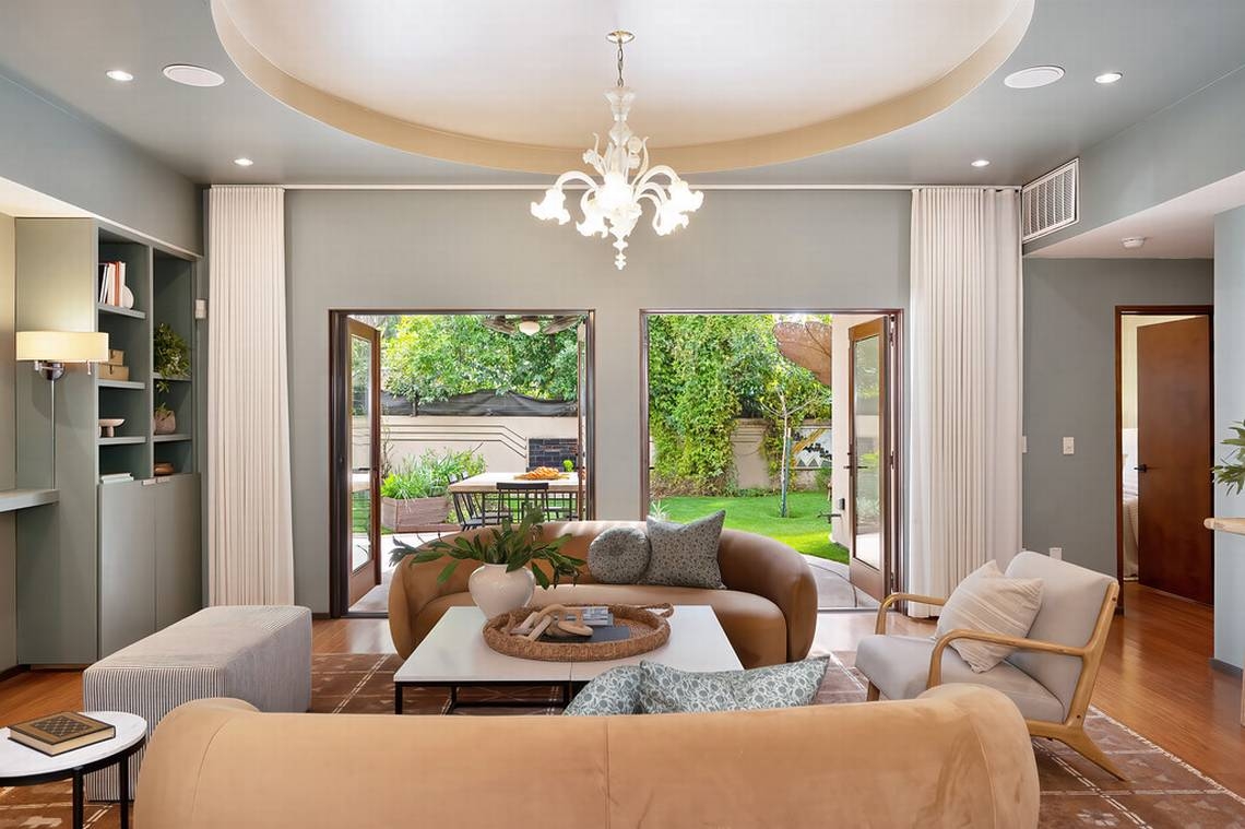 House hunters flock to Art Deco-inspired home in Sacramento. Take a look inside