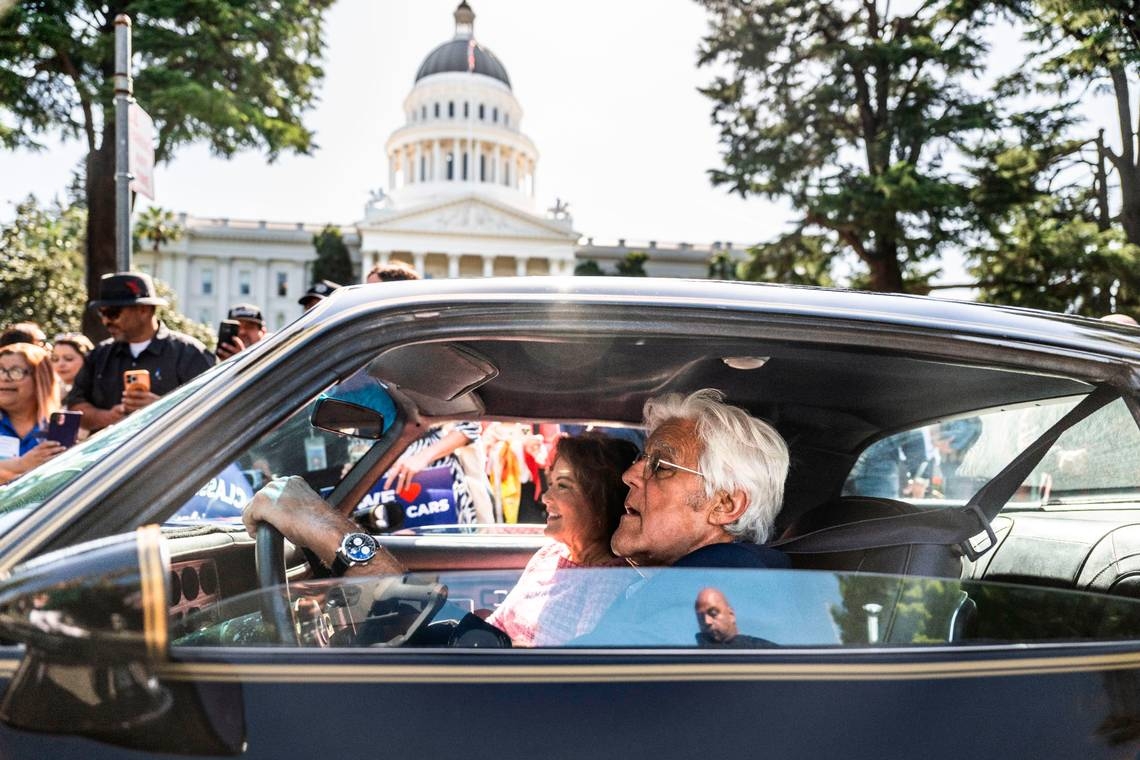 Jay Leno, Sen. Shannon Grove cruise CA Capitol for classic car smog exemption