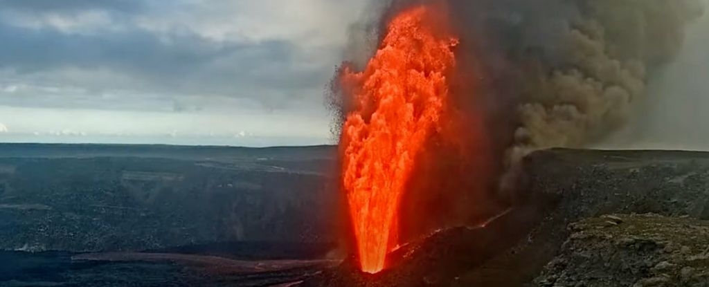 Watch: 1,000-Foot Lava Jets Erupt From Hawaii's Kīlauea Volcano