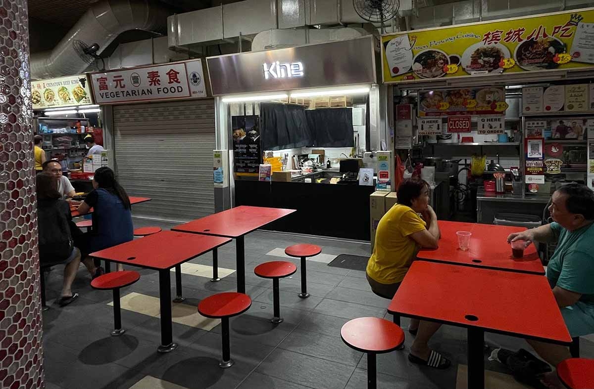 New 2-week-old hawker stall in mature estate draws flak for pricey British Curry Shrimp Burger