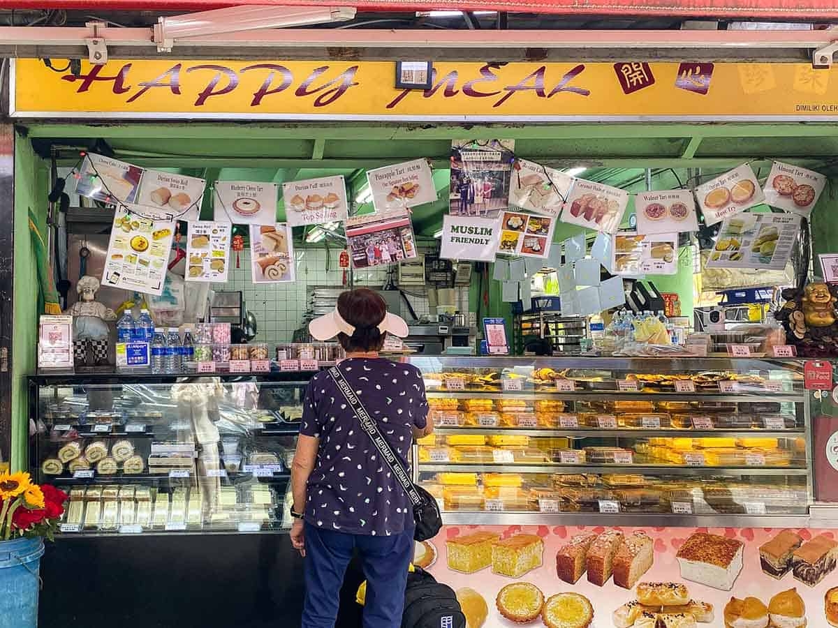 Happy Meal Bakery: Chinatown's 20+ y.o. bakery serving moist banana cake, rich durian puff & silky egg tarts on a budget