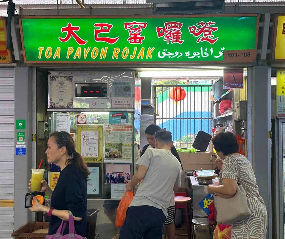 Toa Payoh Rojak: 55 years of rojak skills under this stall's belt