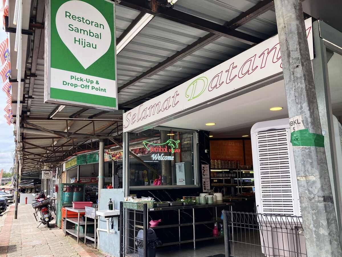 Restoran Sambal Hijau: Popular mixed rice spot with almost 6K reviews, serves over 80 types of lauk