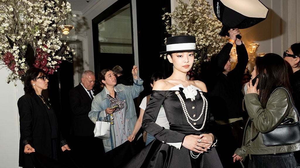 Jennie's 2025 Met Gala Look Could've Come Straight Out of 'Breakfast at Tiffany's'