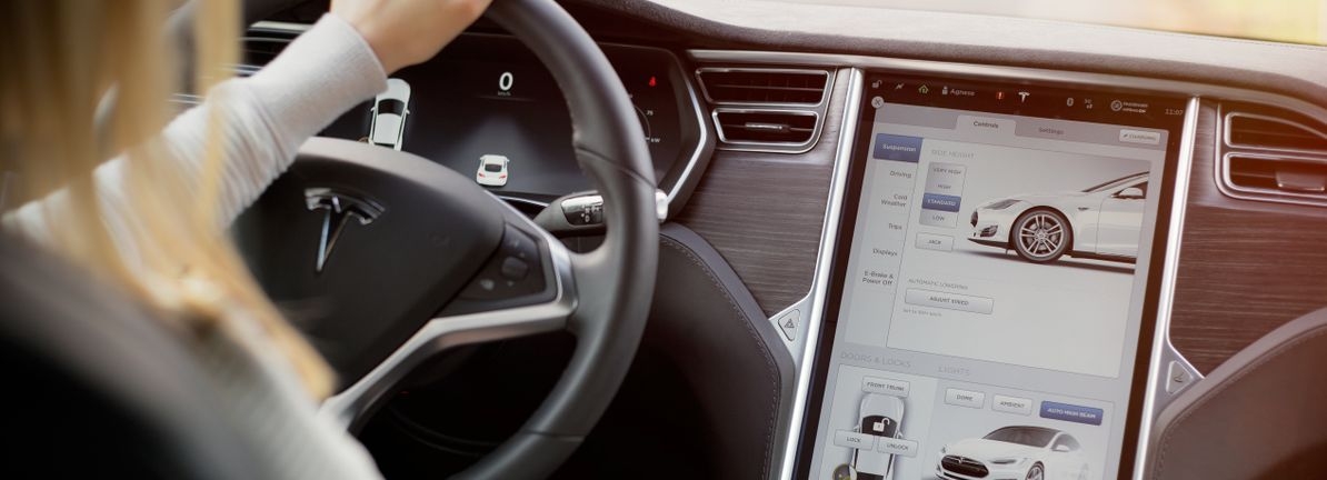 Tesla (NasdaqGS:TSLA) Declines 15% As Musk Denies Interest In Nissan Investment