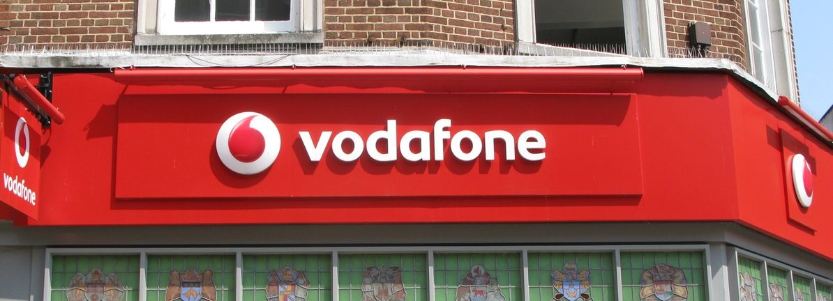 Should Income Investors Look At Vodafone Group Public Limited Company (LON:VOD) Before Its Ex-Dividend?