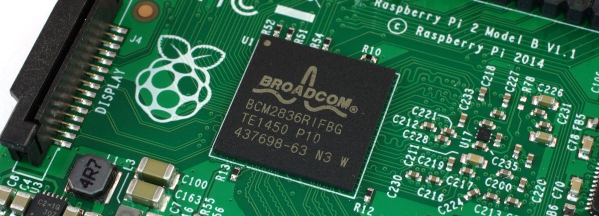 Broadcom (NasdaqGS:AVGO) Unveils Cutting-Edge AI Technologies As Stock Dips 10% In Past Week