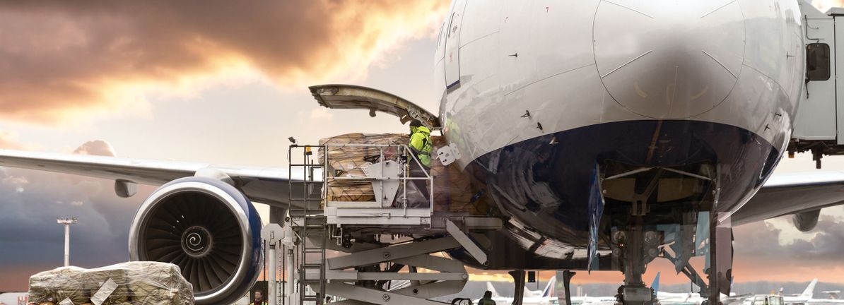 Deutsche Post AG (ETR:DHL) Shares Could Be 47% Below Their Intrinsic Value Estimate
