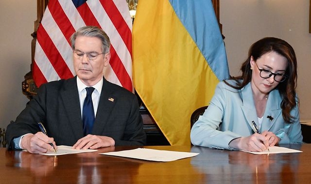 US and Ukraine sign deal to establish investment fund
