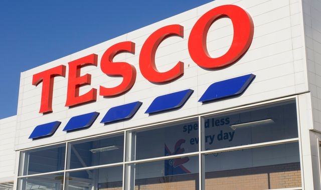 Tesco awards 5.2% pay rise but axes Sunday bonus