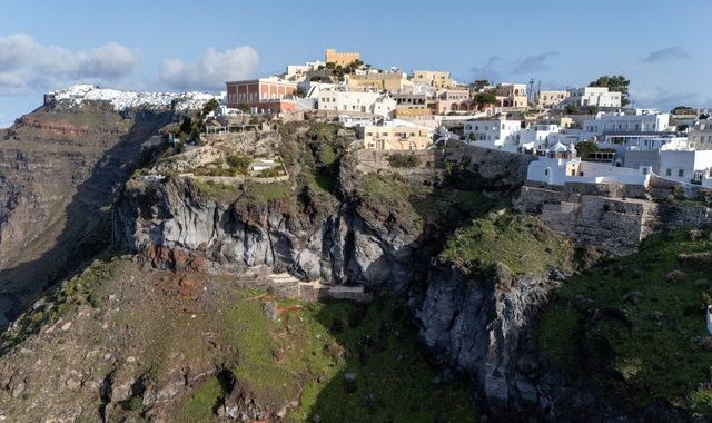 Santorini earthquakes: What is causing 'unusual' seismic activity and what is the advice for tourists visiting Greece?