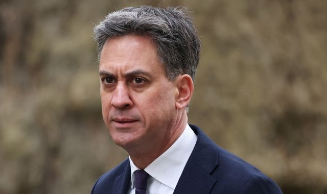 Miliband eyes refinery support after Lindsey collapse