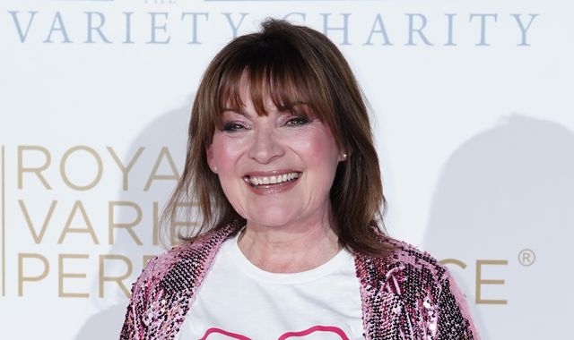 Lorraine Kelly says she will undergo surgery to remove ovaries
