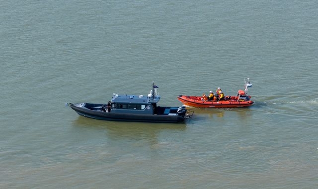 Body found in search for girl missing in River Thames