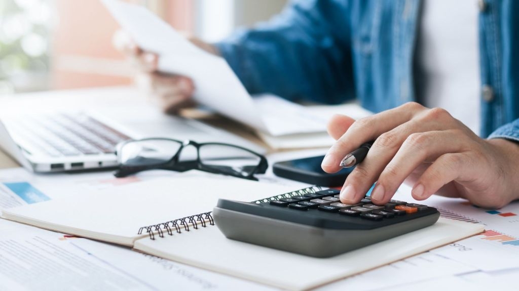 How to Calculate the Alternative Minimum Tax (AMT)
