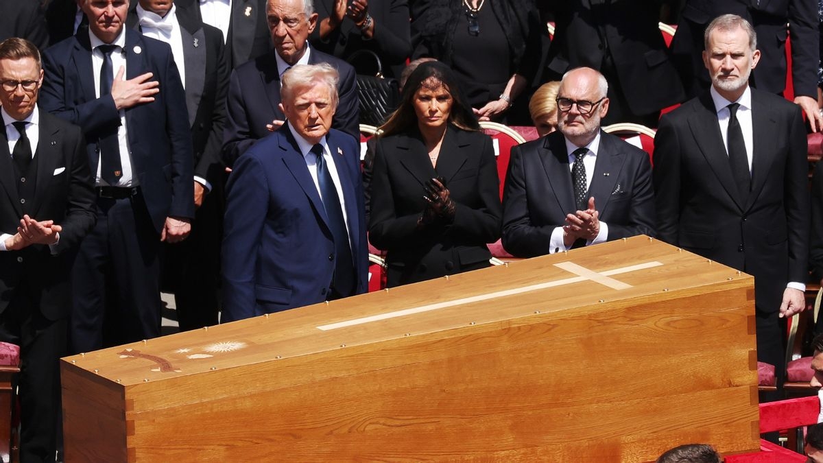 Trump's blue funeral suit caused uproar. Here's what we know about whether it broke Vatican dress code