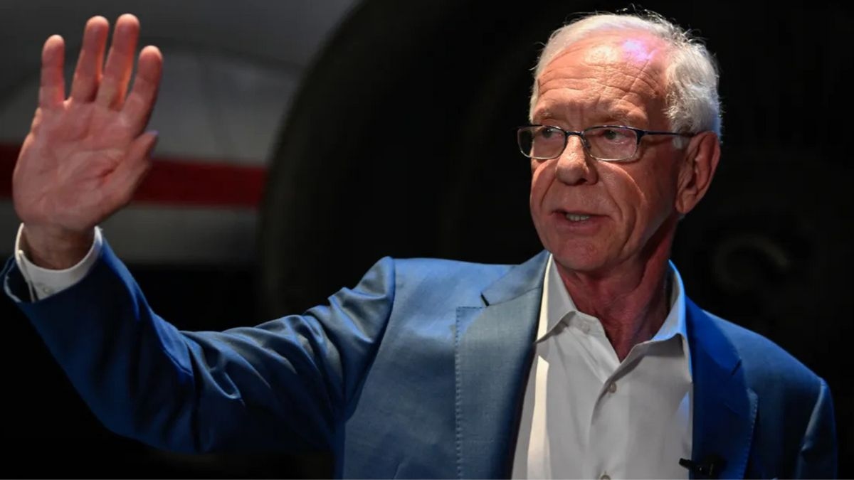 Fact Check: Hero pilot Captain Sully criticized Trump's pick to lead FAA