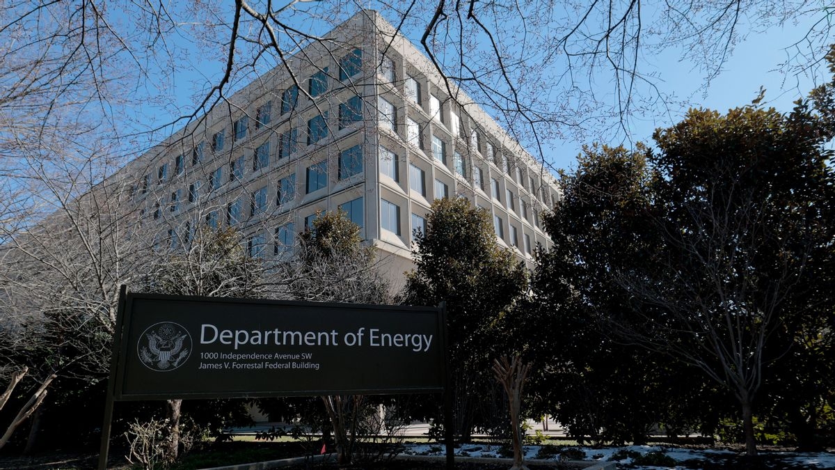 What we know about claims Biden's Department of Energy handed out $93B in loans in its final months