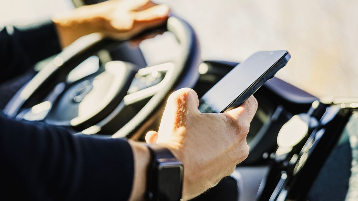 Fact Check: Clarifying claim cellphone 'touch law' implemented in 31 states on June 5, 2025