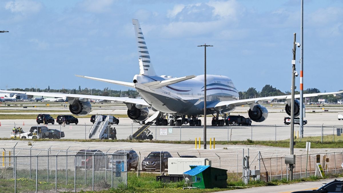 What we know about claims Biden admin started negotiations for Boeing 747 from Qatar
