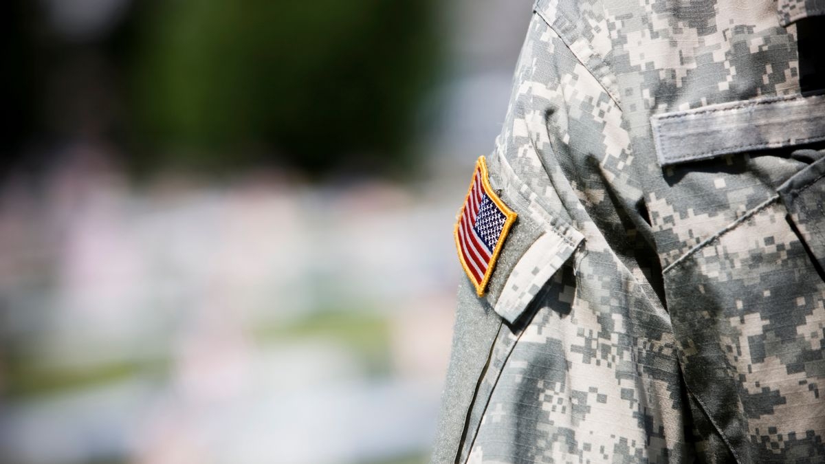 Fact Check: Anti-ICE protester wearing Army fatigues in video isn't active duty