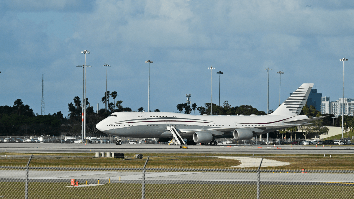 Examining report Pentagon secretly transferred $934M to renovate Trump's new Air Force One