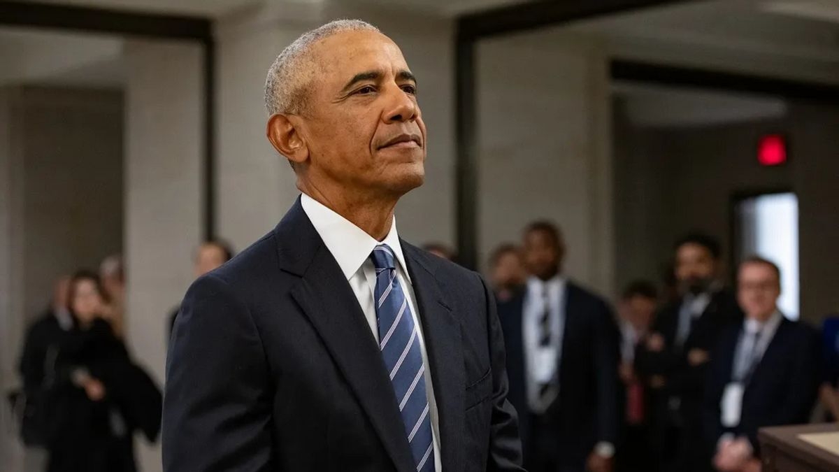 Fact Check: No, Barack Obama Wasn't on Army Helicopter That Crashed Into American Airline Plane