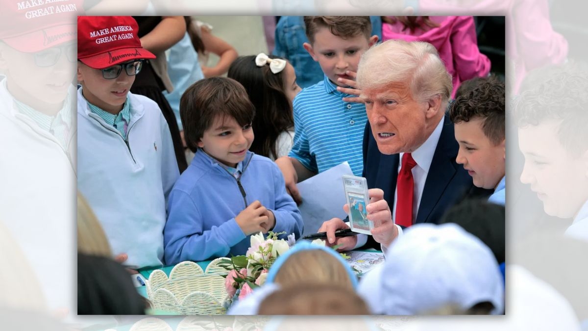Fact Check: Trump showed 'assassination trading card' to group of kids at White House Easter event