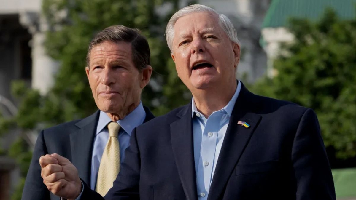 Fact Check: Lindsey Graham, Richard Blumenthal didn't spend $800K on hotels during Kyiv visit. We crunched the numbers