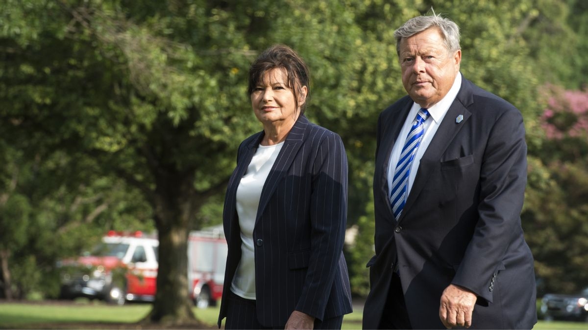 Fact Check: Melania Trump's parents came to U.S. through process Donald Trump tried to curb