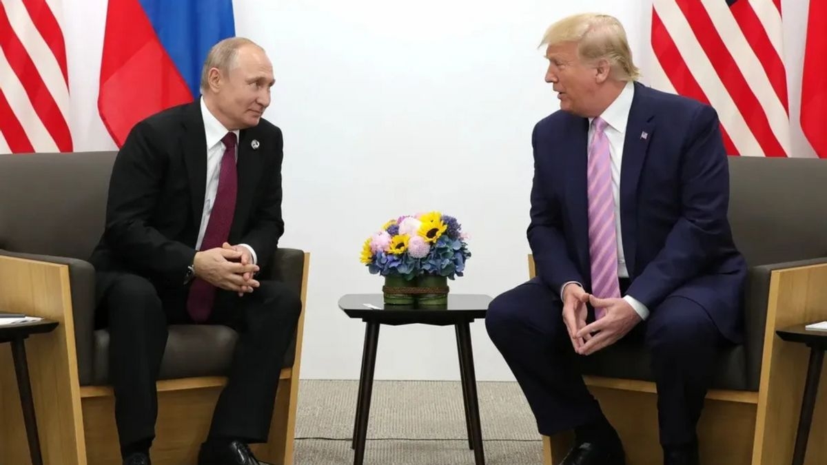 Fact Check: Trump deleted, then reposted Truth Social post about phone call with Putin