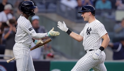 Yankees blast four home runs to beat Twins, 6-2